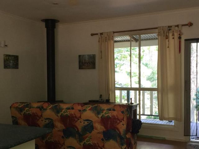 Room for rent in Camerons Creek, Victoria