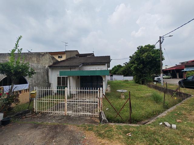 Terraced House for sale in Malaka