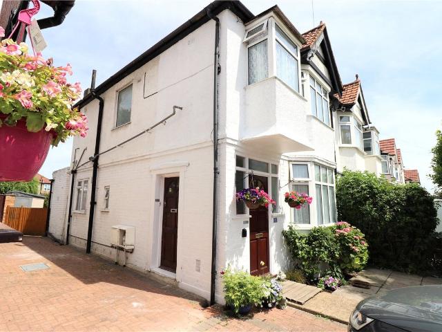 House for rent in Kingsbury, Greater London