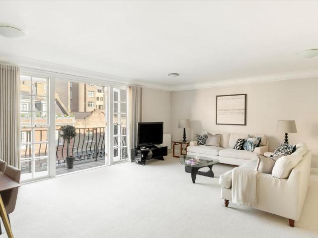 Apartment for rent in Mayfair, Greater London