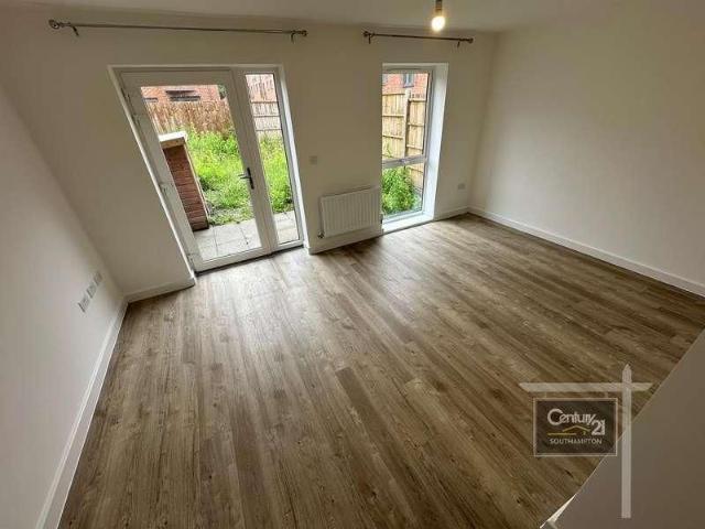 Townhouse for rent in Woolston, City Of Southampton