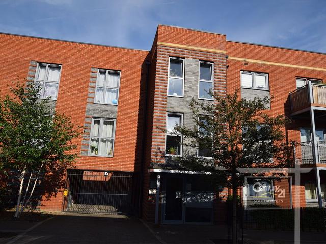 House for rent in The Polygon, City Of Southampton