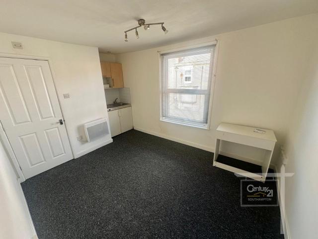 Studio for rent in Queensland, Southampton
