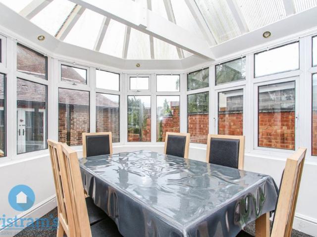 Room for rent in Compton Acres, Barton In Fabis