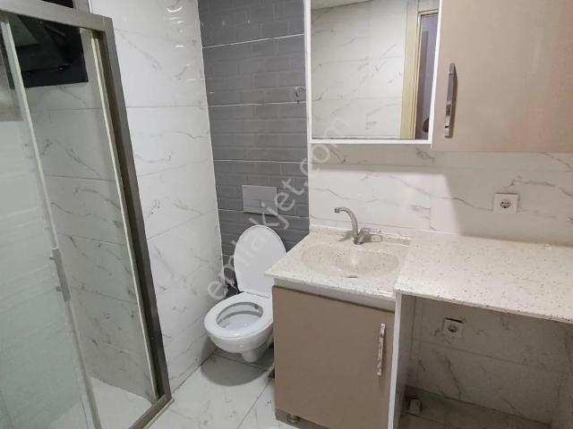 Refik Şevket İnce Mahallesi, Bayraklı içerisinde kiralık mülk