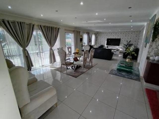 Townhouse for sale in Mount Edgecombe