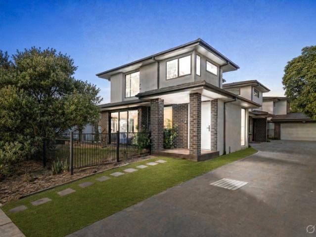 Townhouse for sale in Mount Waverley, Melbourne