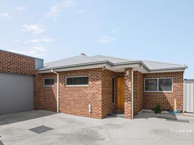 Townhouse for sale in St Albans, Melbourne
