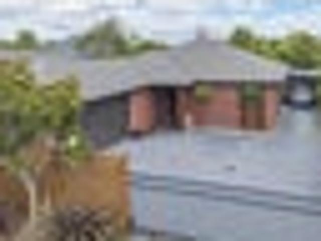 House for sale in Chaslands, Canterbury