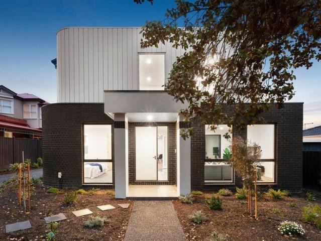 Townhouse for rent in Ashburton, Melbourne