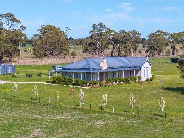 Cottage for sale in Kyneton, Victoria