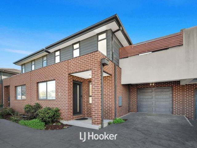 Townhouse for sale in Dandenong, Melbourne