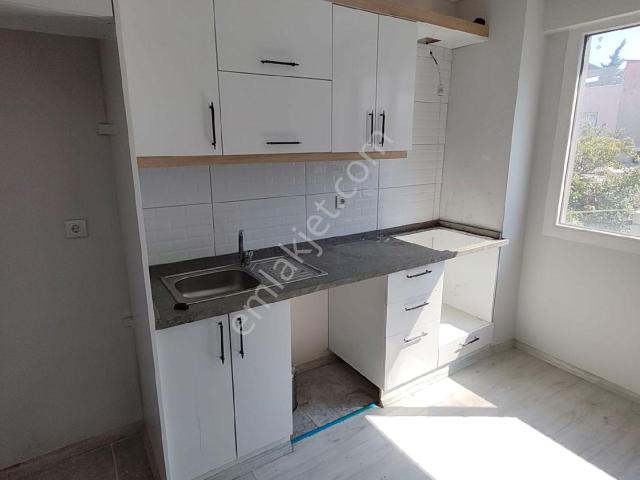 Refik Şevket İnce Mahallesi, Bayraklı içerisinde kiralık mülk