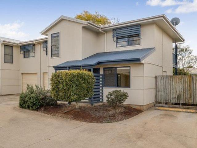 Townhouse for rent in Kearneys Spring, Toowoomba