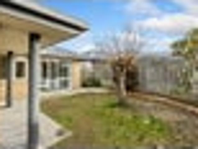 House for sale in Chaslands, Canterbury