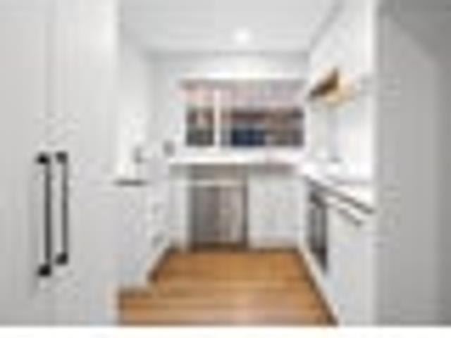 Townhouse for sale in Heathcote, Canterbury