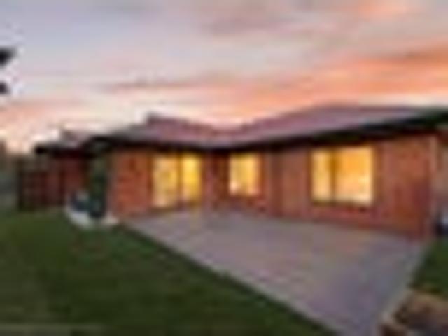 House for sale in Chaslands, Canterbury