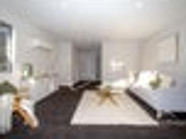 Townhouse for sale in Edgeware, Linwood-Central-Heathcote Community