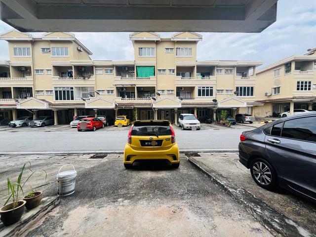 Townhouse for sale in Petaling, Alam Impian