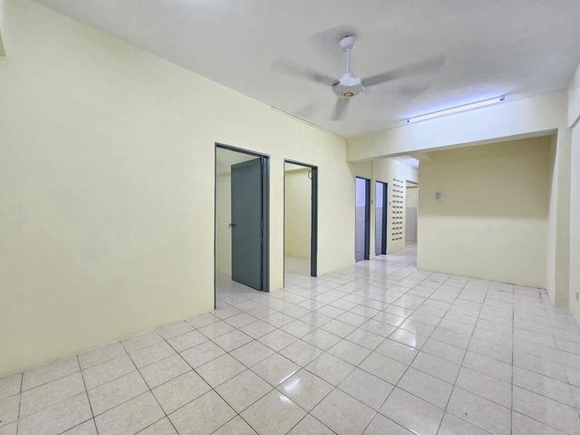 Apartment for sale in Seri Kembangan, Majlis Bandaraya Subang Jaya