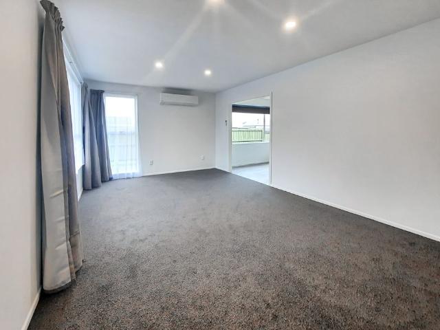 Townhouse for rent in Chaslands, Canterbury
