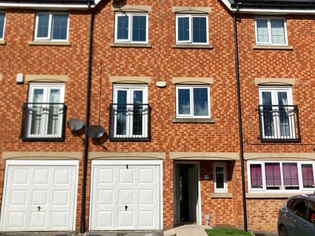 House for rent in Bruntcliffe, Leeds