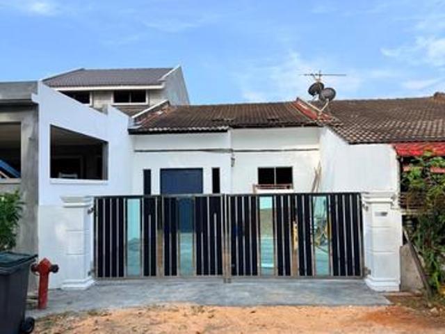 Terraced House for sale in Malaka
