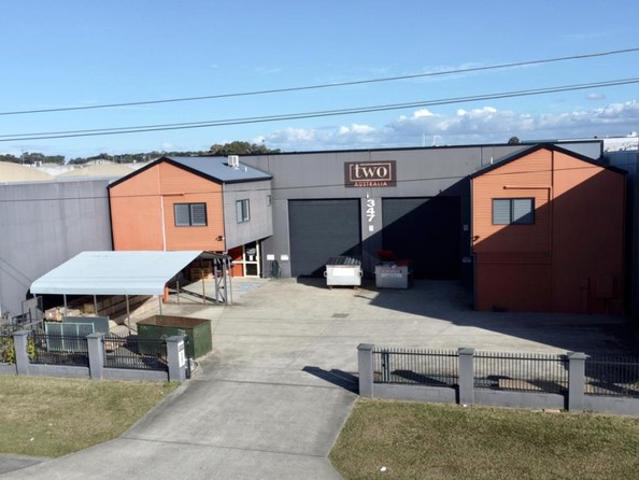 Warehouse for rent in Toombul, Queensland