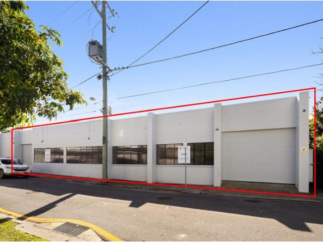 Warehouse for rent in Toombul, Queensland