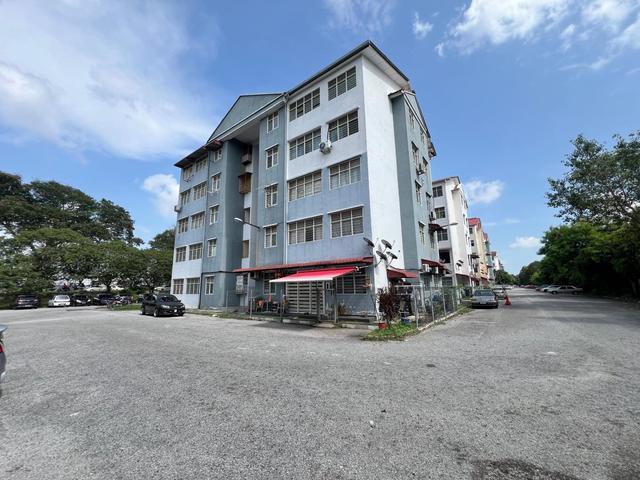 Flat for sale in Malaka