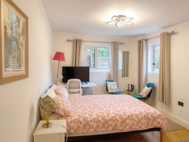 Studio for rent in New Malden, Greater London