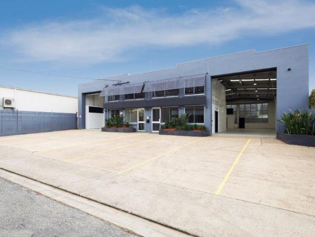 Warehouse for rent in Toombul, Queensland