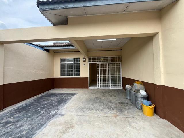 Terraced House for sale in Malaka