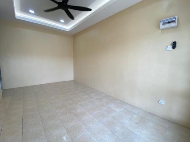 Terraced House for sale in Malaka