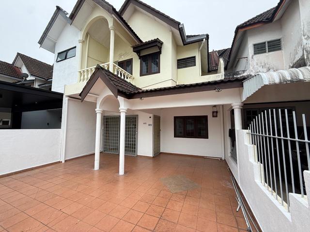 Terraced House for sale in Malaka