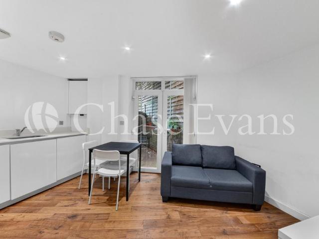 Apartment for rent in Queen's Park, Greater London