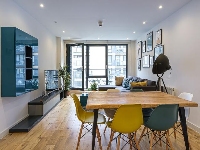 Apartment for rent in Suttons Wharf, Mile End