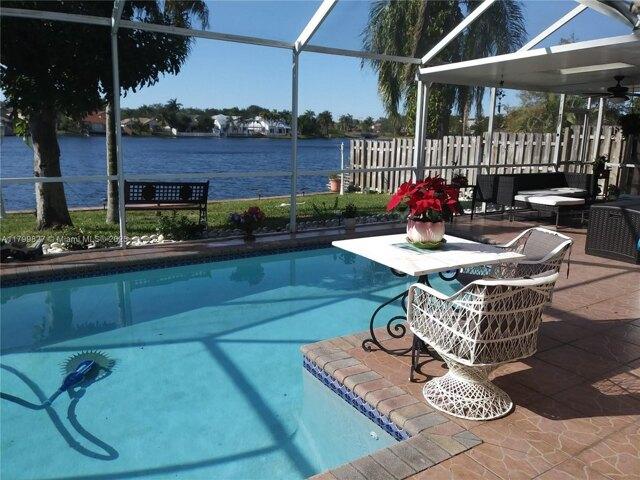 House for sale in Cooper City