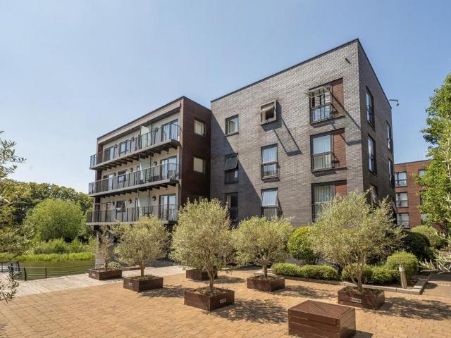 Apartment for rent in Little Stanmore, Greater London