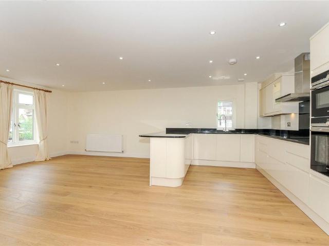 House for rent in Eton