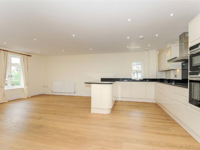 House for rent in Eton