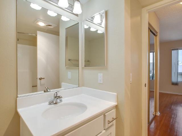 Apartment for rent in Canoga Park, California