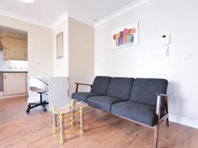 Apartment for rent in Chalk Farm, Greater London