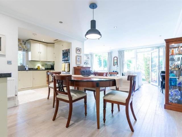 Apartment for rent in St. John's Wood, Greater London