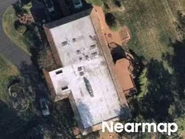 House for sale in Elmhurst