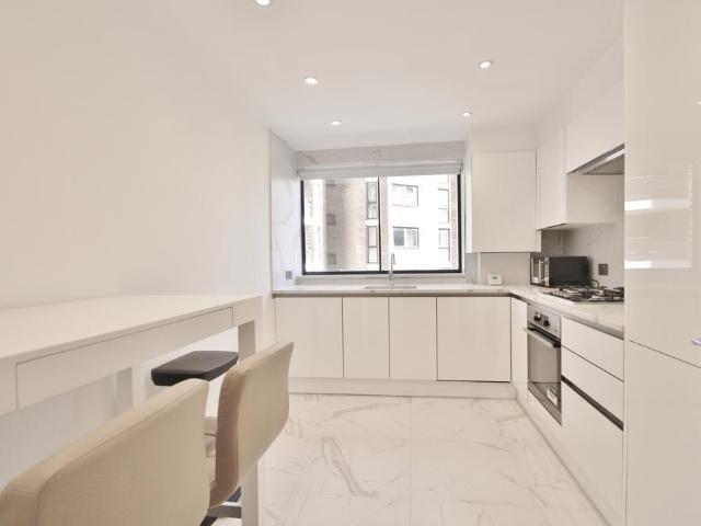 Apartment for rent in Brook Green, Greater London
