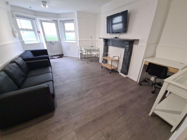 House for rent in Hyde Park, West Yorkshire