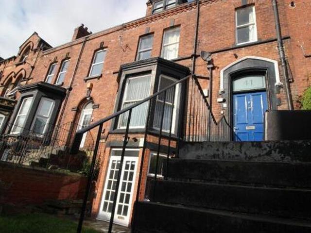 House for sale in Hyde Park, West Yorkshire