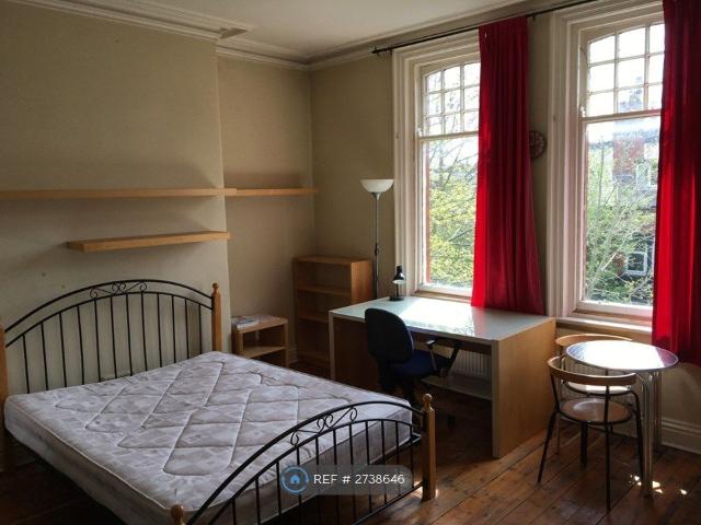 Studio for rent in Hyde Park, West Yorkshire