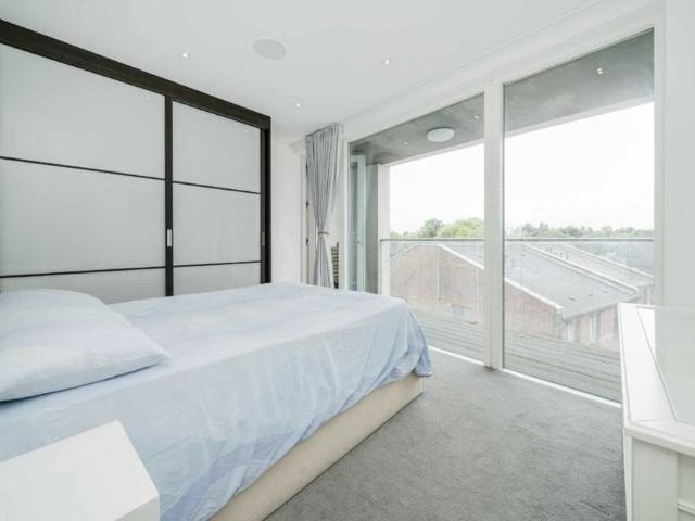 Apartment for rent in Queen's Park, Cat Hill